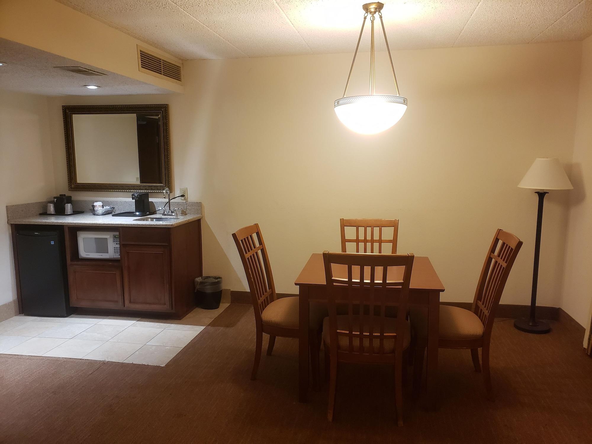 Tulsa Square Hotel Central, I-44 By Oyo المظهر الخارجي الصورة