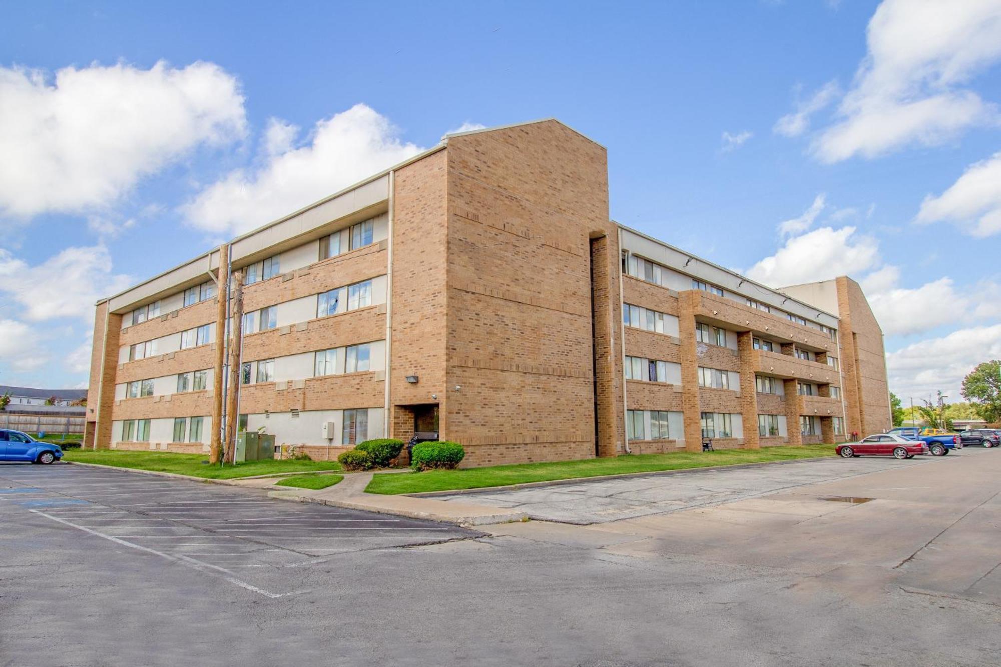 Tulsa Square Hotel Central, I-44 By Oyo المظهر الخارجي الصورة