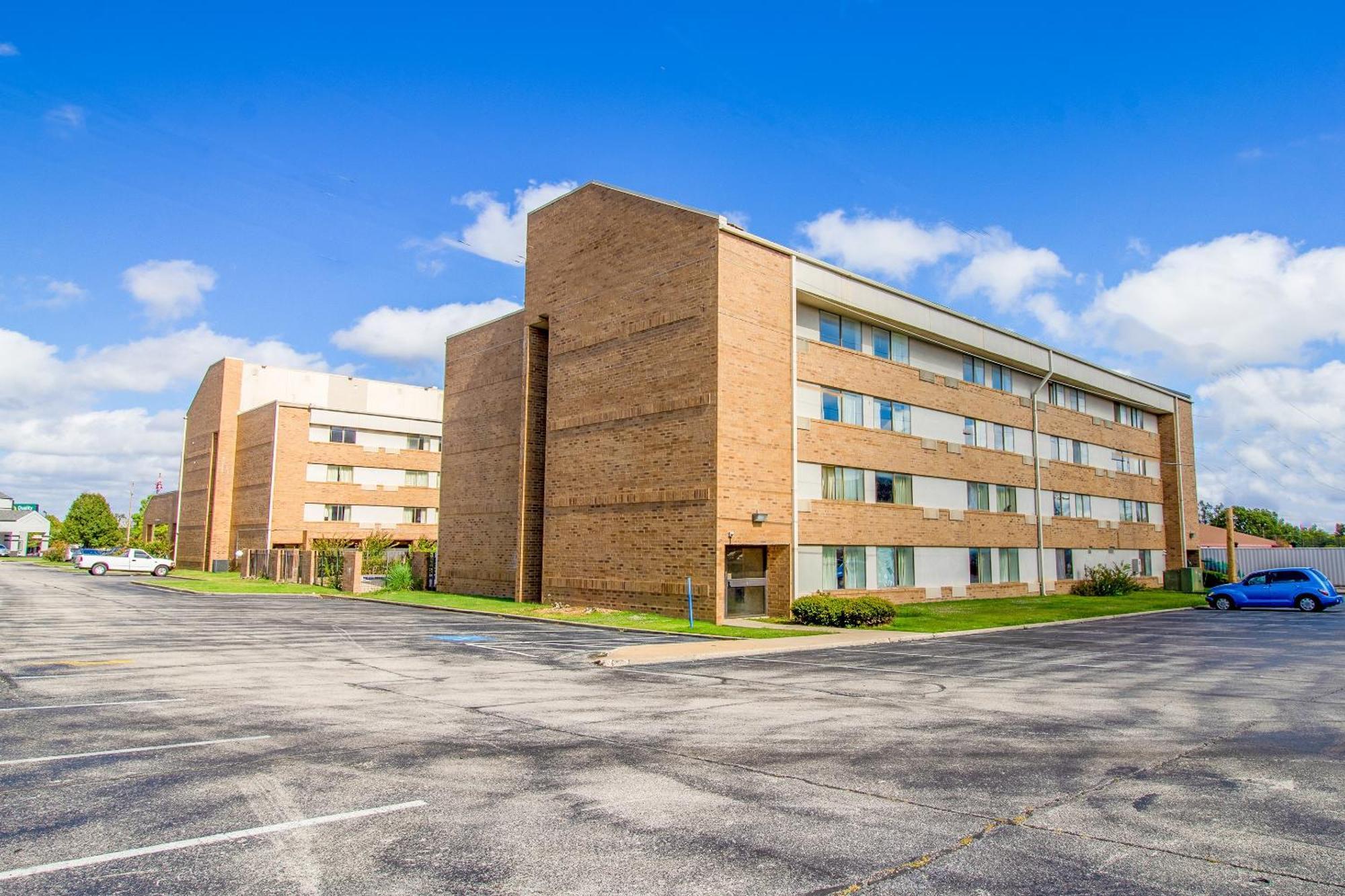 Tulsa Square Hotel Central, I-44 By Oyo المظهر الخارجي الصورة